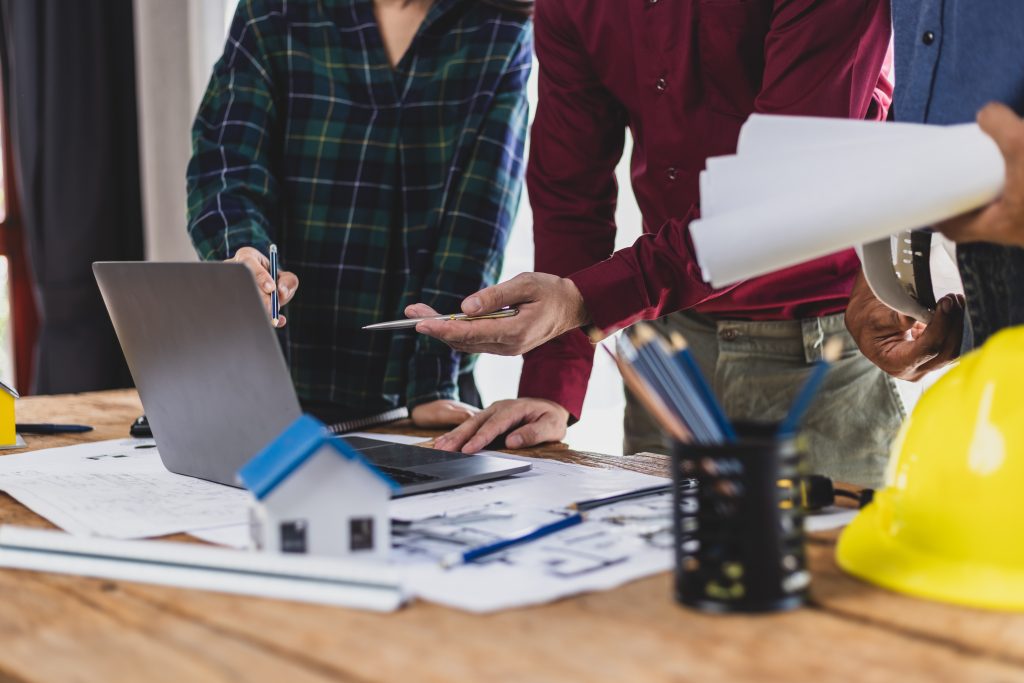 Como construir uma casa: vale a pena construir sozinho?