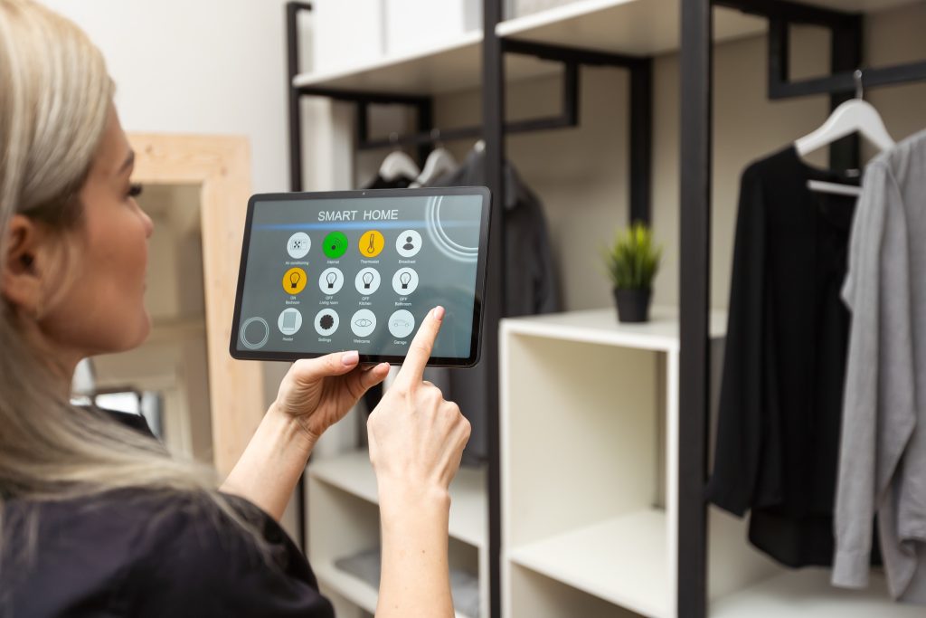 Automação residencial: o luxo da tecnologia invisível em apartamentos premium