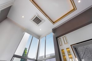 Quais as principais características de um apartamento com pé direito alto?