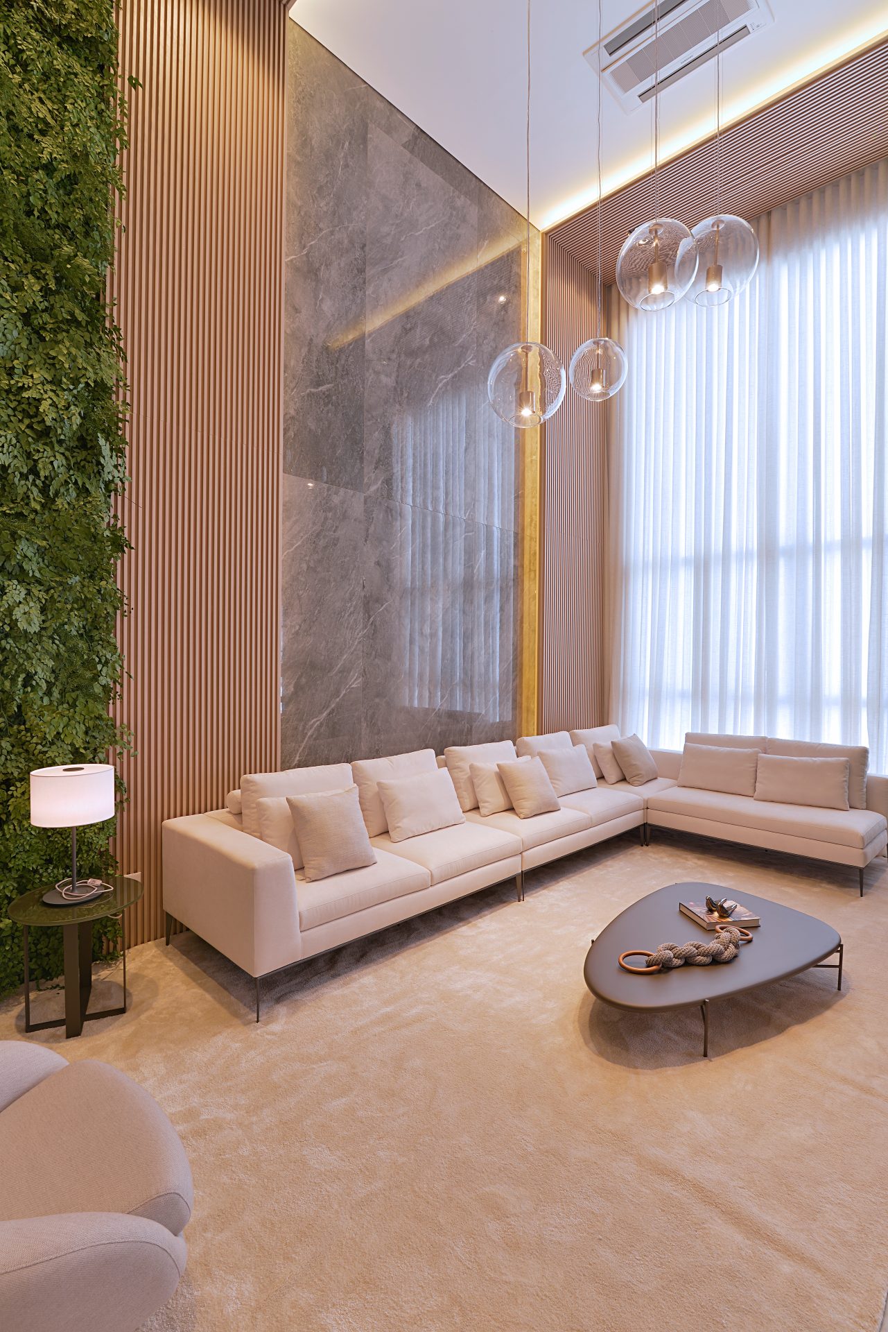 Living com pé direito duplo