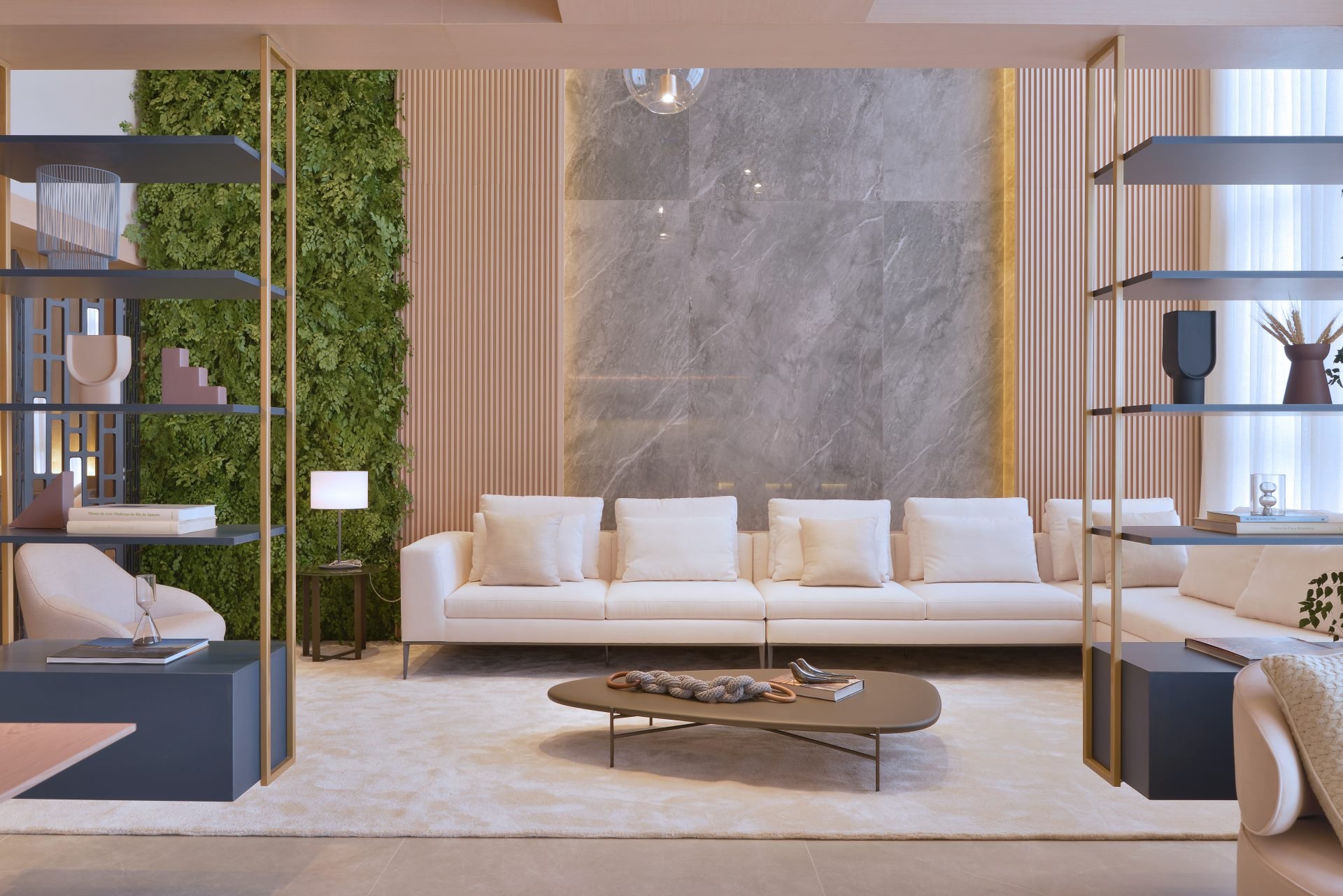 LIVING COM PÉ DIREITO DUPLO