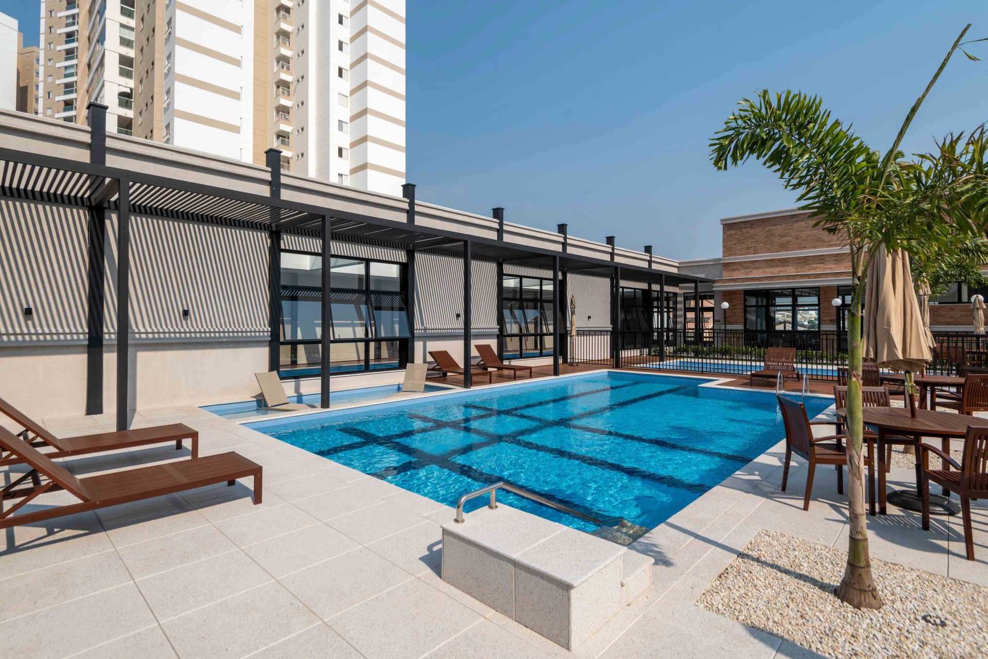 Piscina adulto descoberta