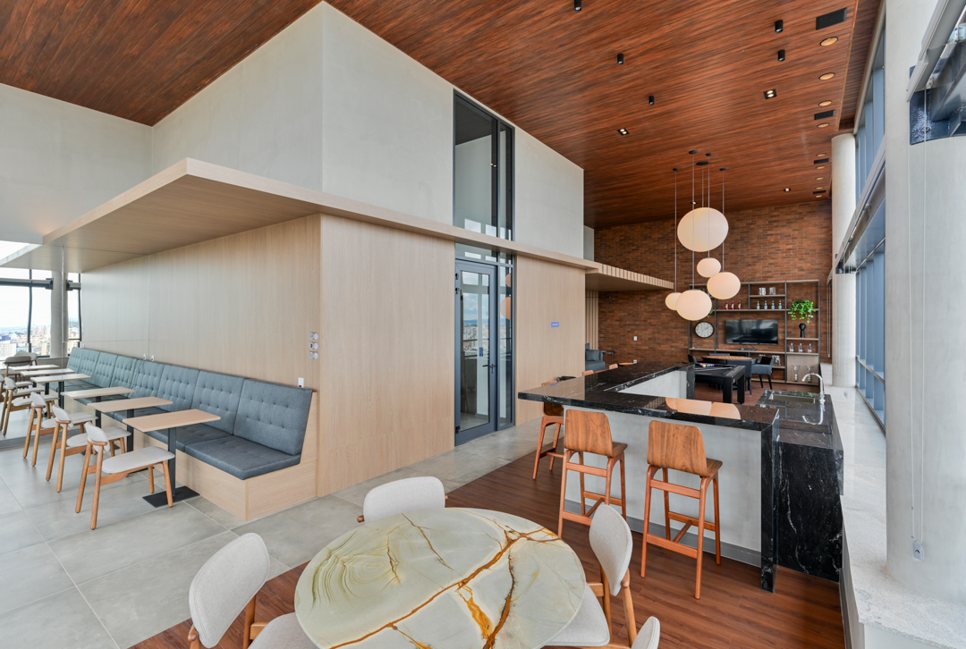 Sky lounge & gourmet