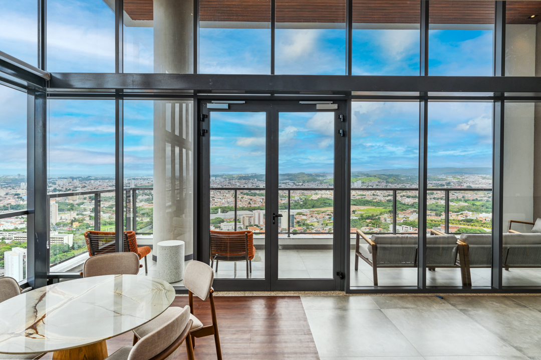 Sky lounge & gourmet